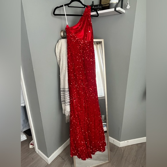 Bright Red Mermaid Glitter One-Shoulder Backless Prom Dress With Sequins - Picture 6 of 9